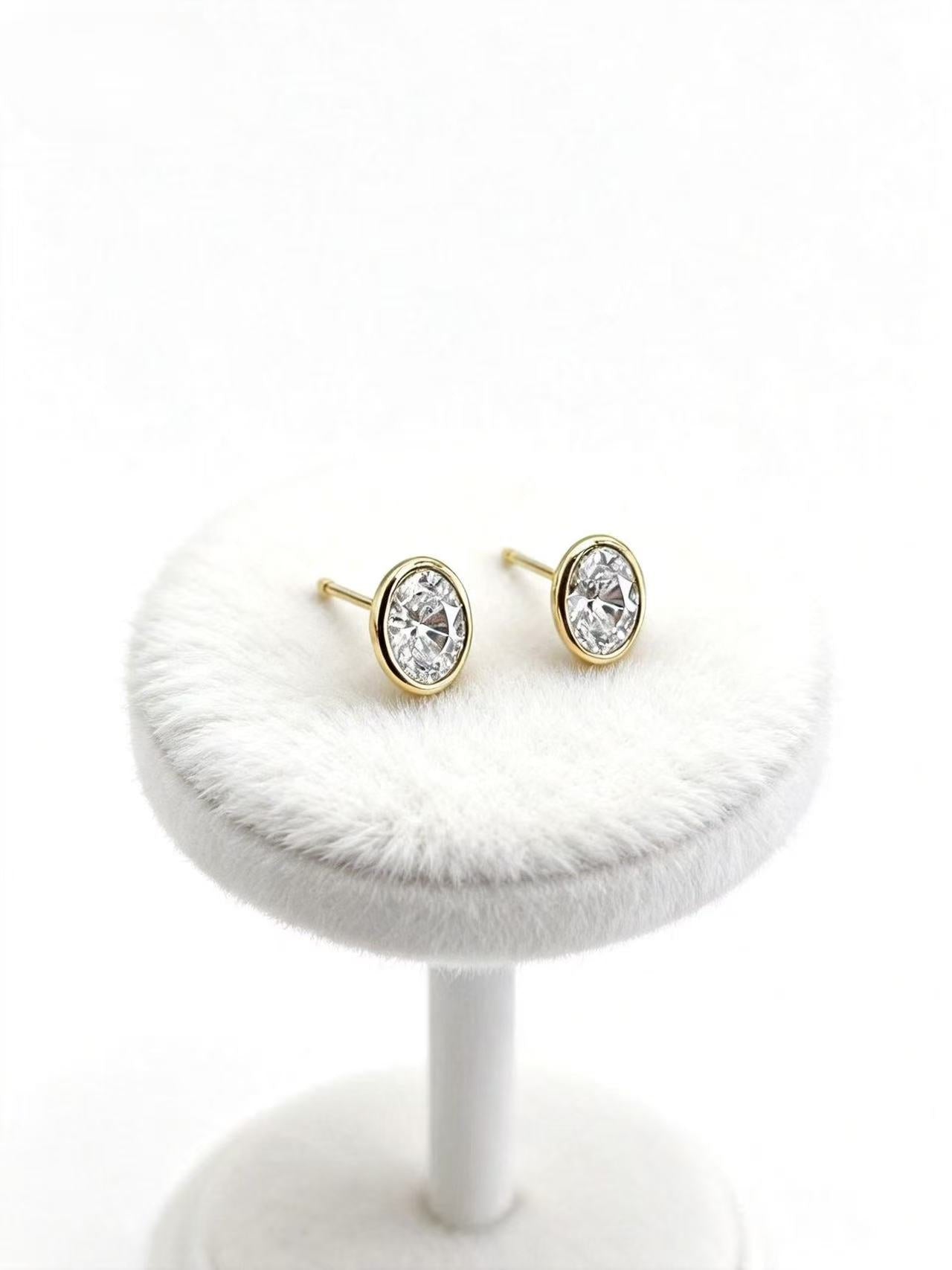 Aetheris Bezel Oval Stud Earrings E26020003