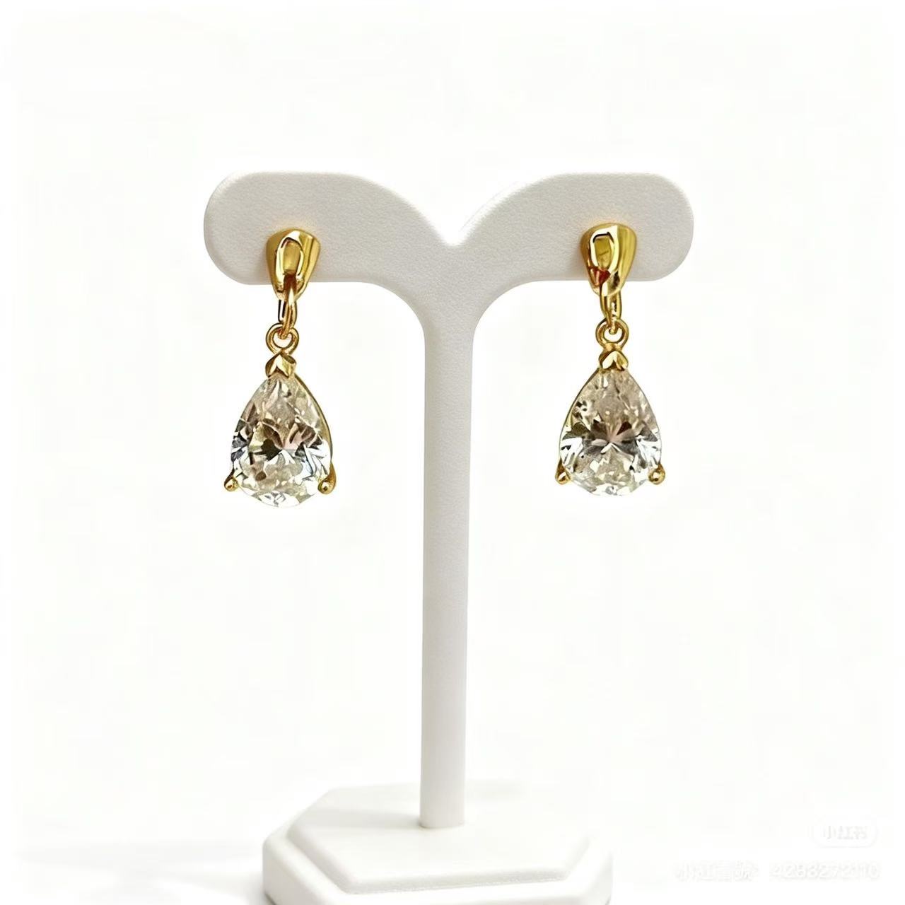 Aetheris A Single Tear of Light: Pear Cut Diamond Earrings E25020010