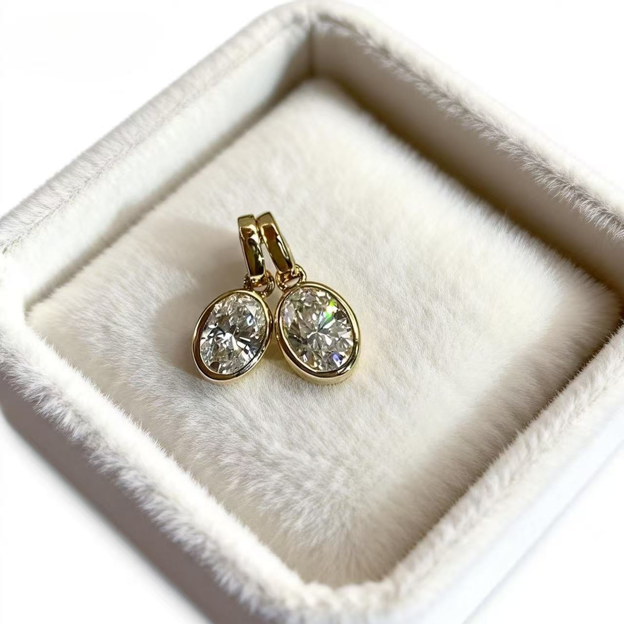 Aetheris A single point of light Ovail Pendant P26020001