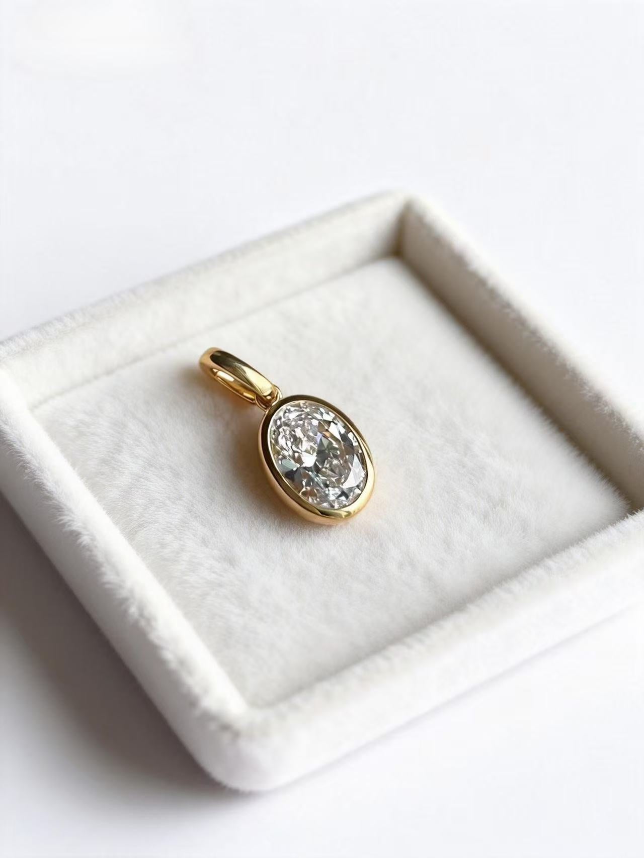 Aetheris A single point of light Ovail Pendant P26020001