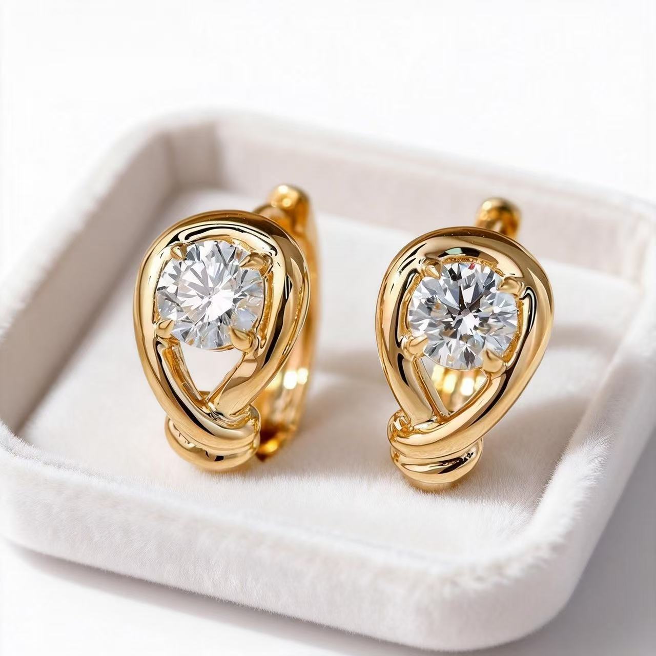 Aetheris Rope Knot Diamond Huggie Earrings E26020001