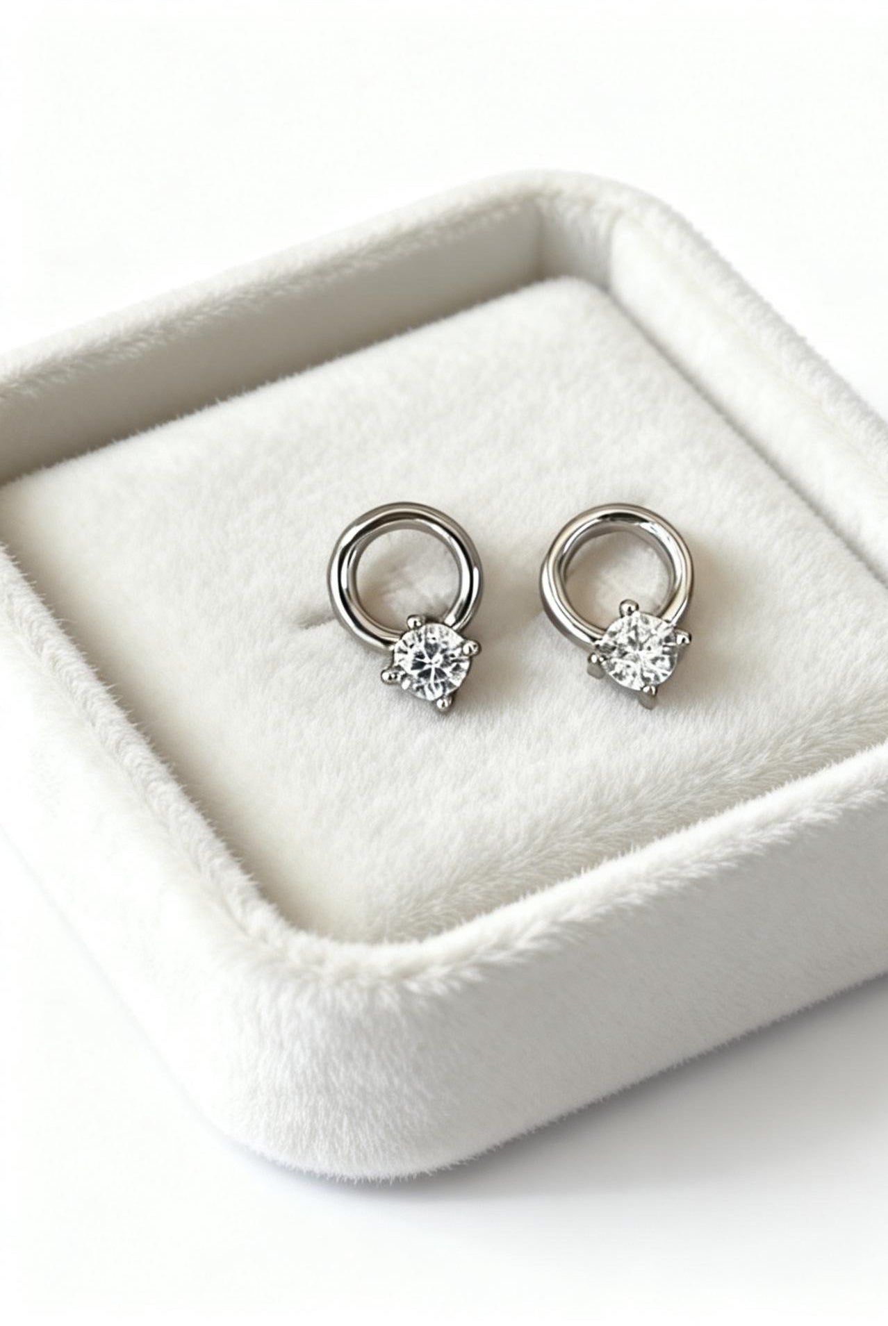 Aetheris Circle of Fortune: Four-Prong Diamond Huggie Earrings E25020015