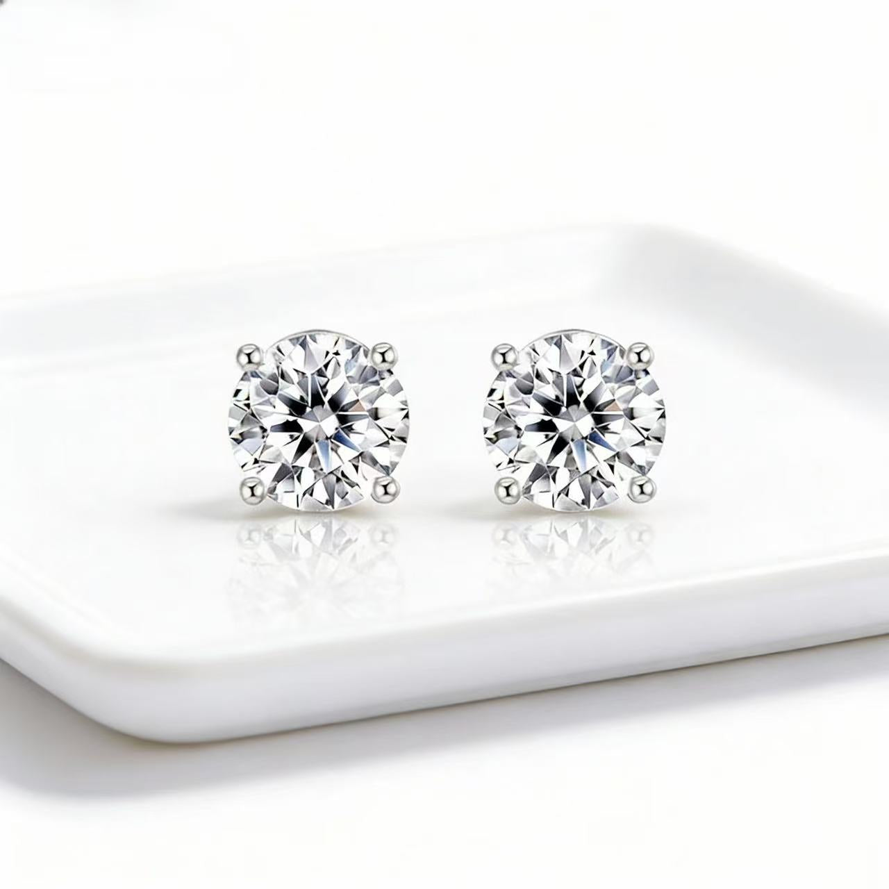 Aetheris Winter's First Light: Four-Prong Round Diamond Stud Earrings E25020001