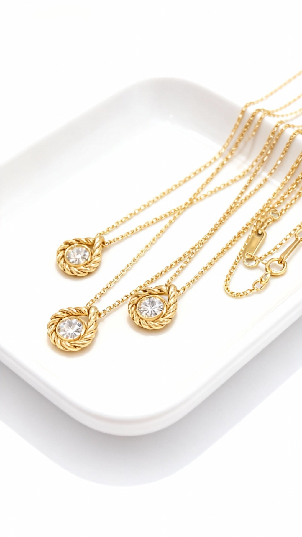 Aetheris Twisted Elegance: 1ct Solitaire Twist Pendant & Chain Set N25020005