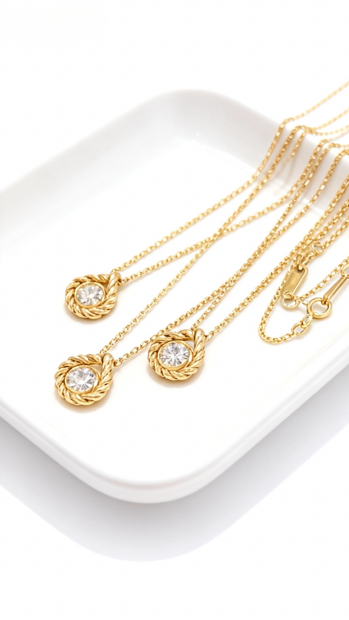 Aetheris Twisted Elegance: 1ct Solitaire Twist Pendant & Chain Set N25020005