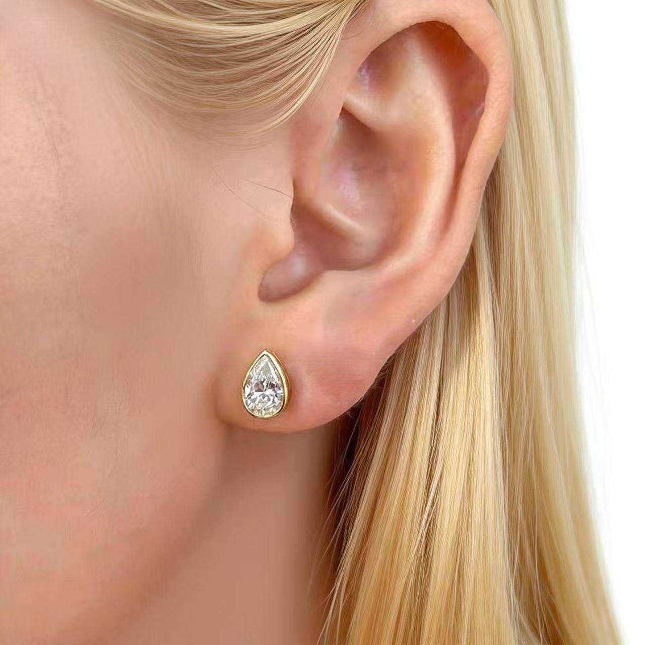 Aetheris Dewdrop Bezel Stud Earrings E26020002