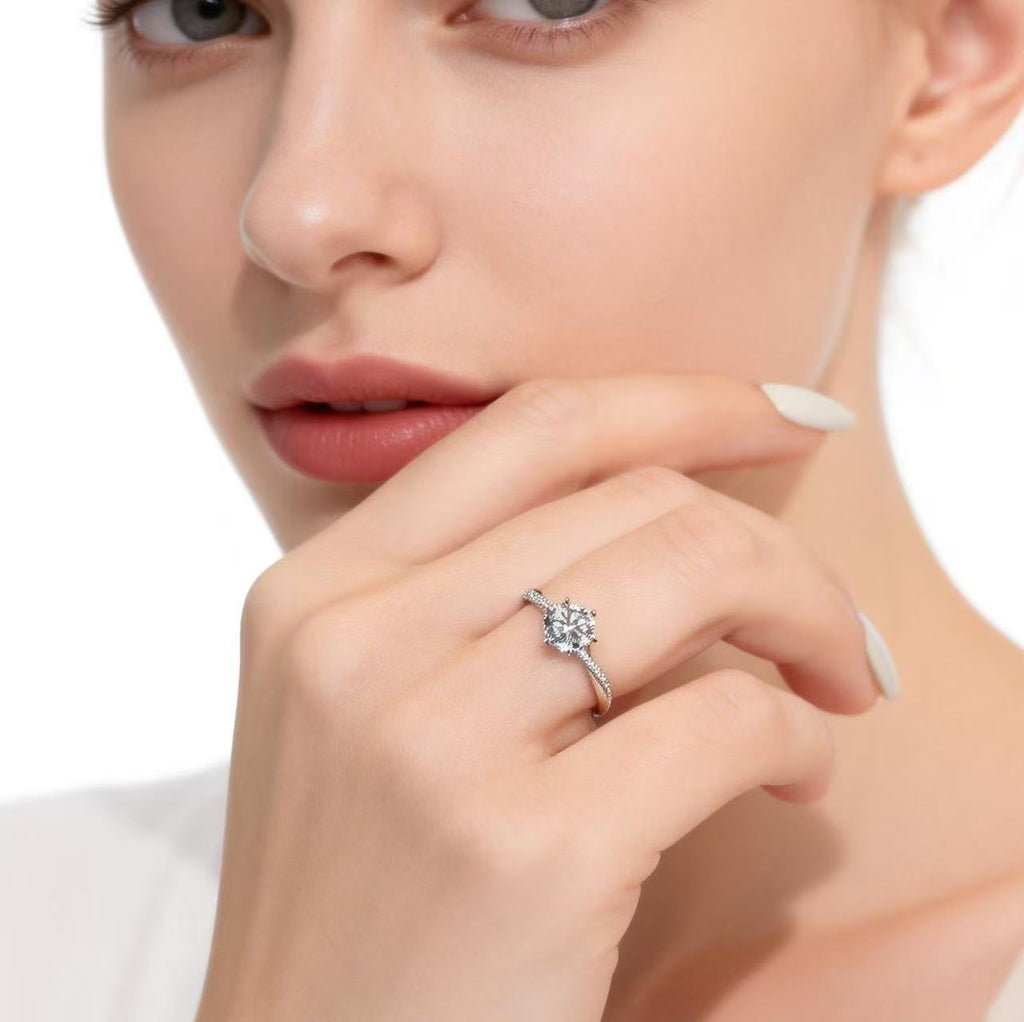 Aetheris Everlight Solitaire Ring R26020009