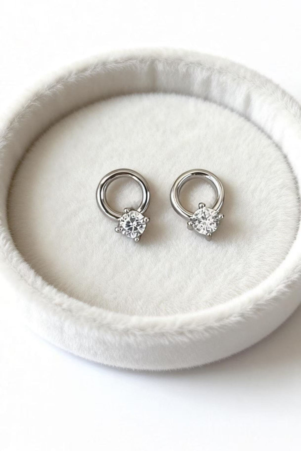 Aetheris Circle of Fortune: Four-Prong Diamond Huggie Earrings E25020015