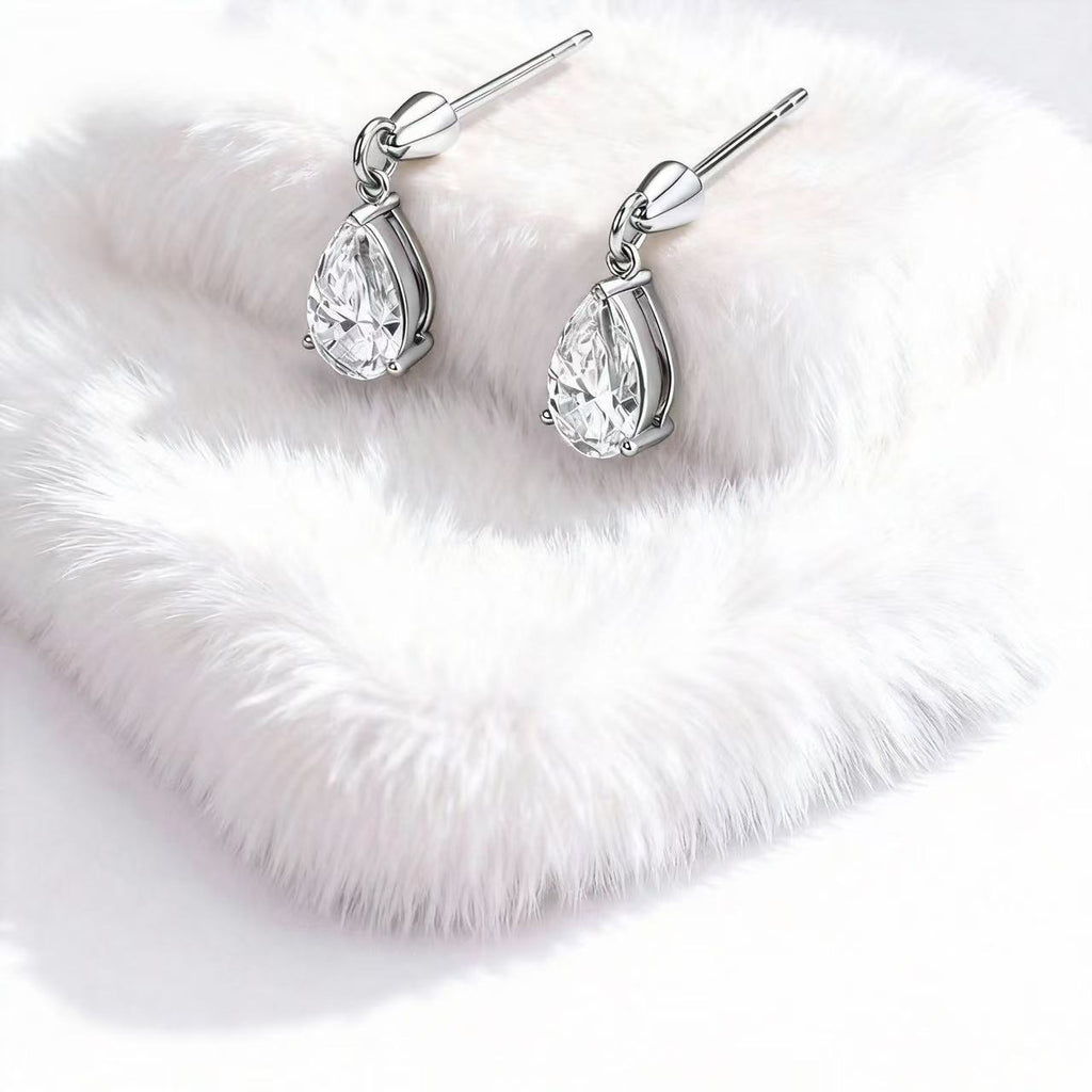 Aetheris A Single Tear of Light: Pear Cut Diamond Earrings E25020010