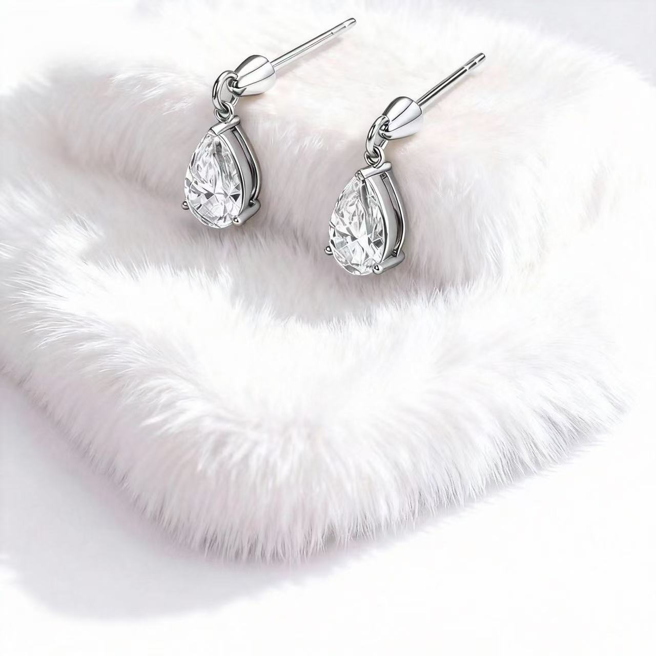 Aetheris A Single Tear of Light: Pear Cut Diamond Earrings E25020010