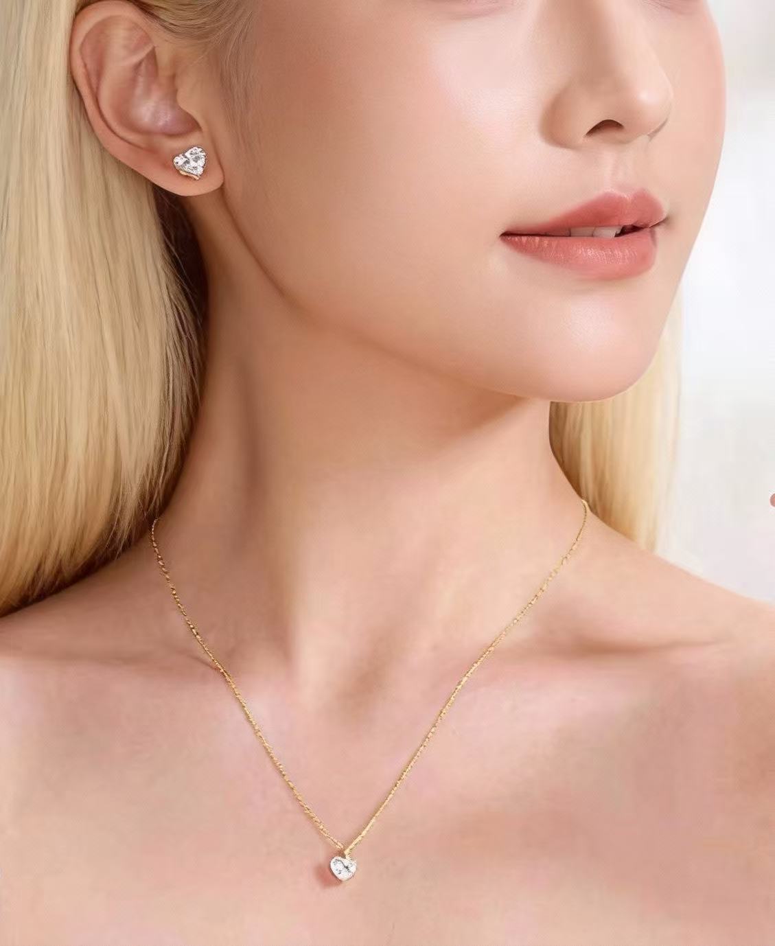 Aetheris Whispering Hearts: 1ct Heart Diamond Stud E25020009