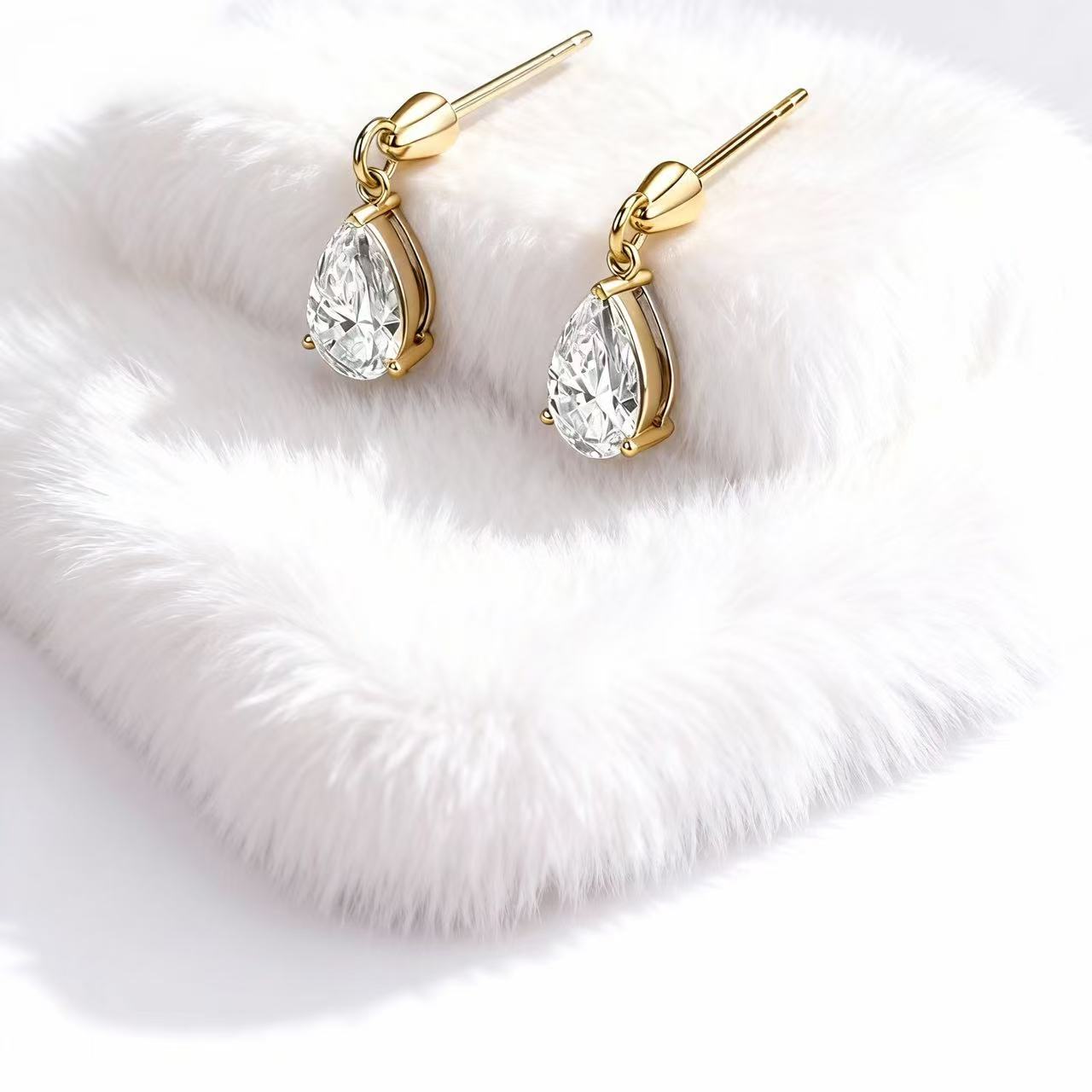 Aetheris A Single Tear of Light: Pear Cut Diamond Earrings E25020010