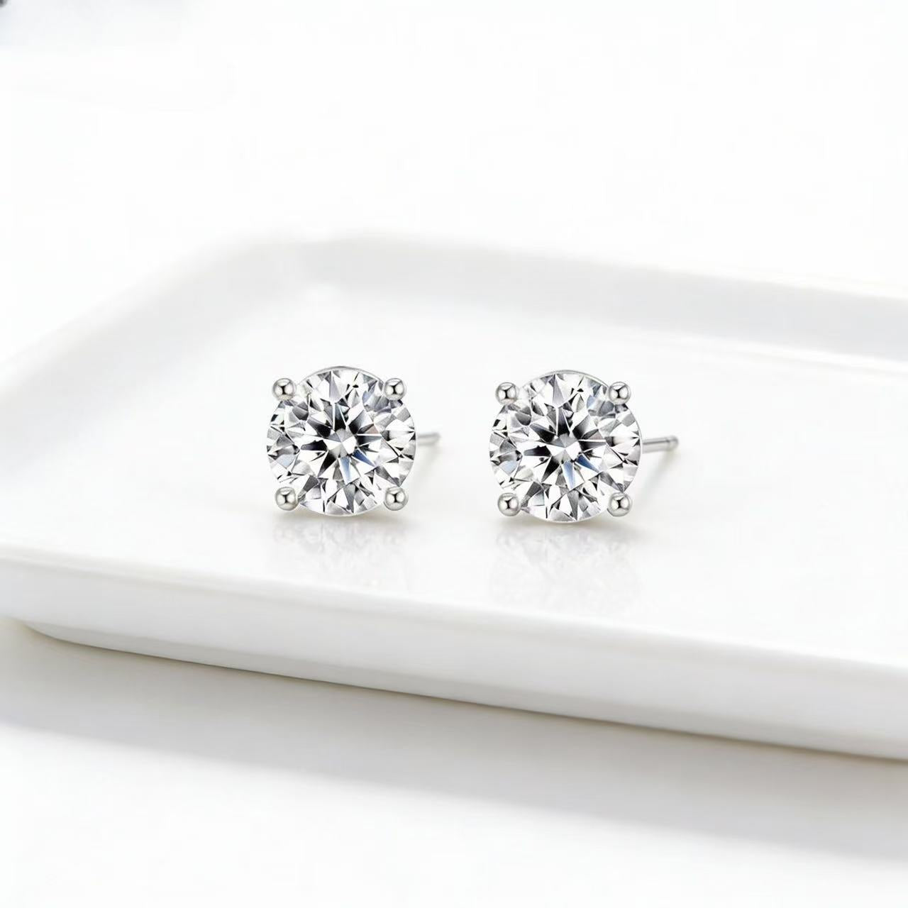 Aetheris Winter's First Light: Four-Prong Round Diamond Stud Earrings E25020001