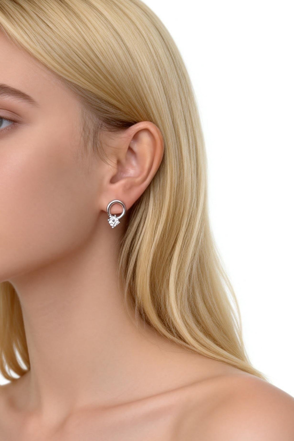 Aetheris Circle of Fortune: Four-Prong Diamond Huggie Earrings E25020015