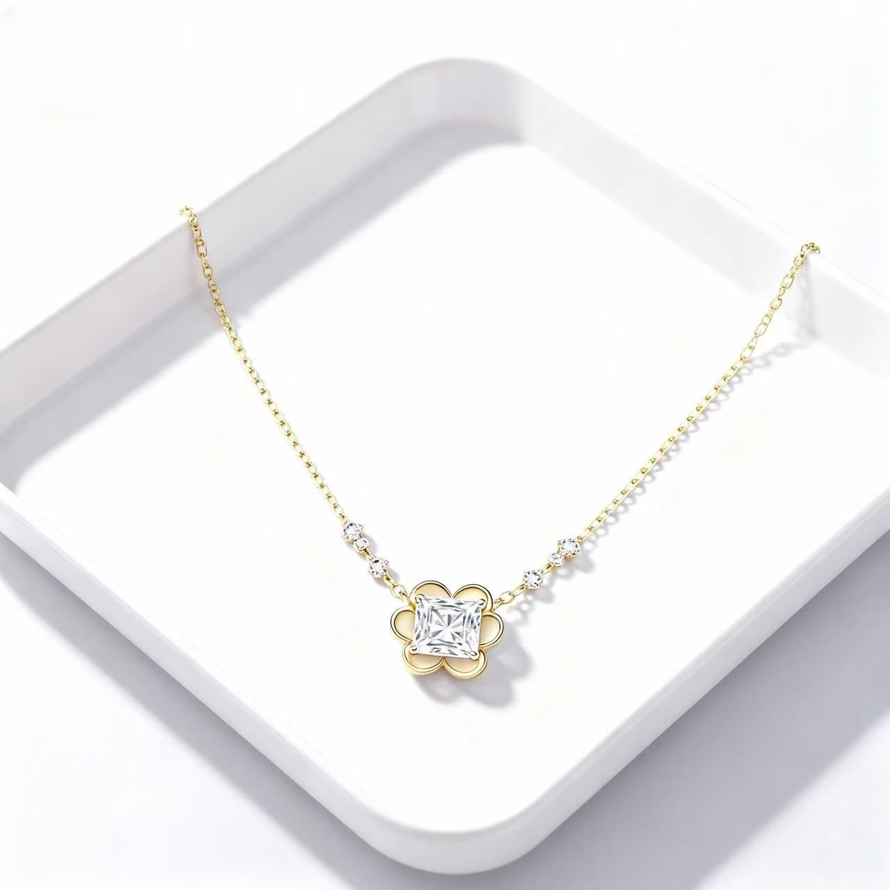 Aetheris Blooming Brilliance: 1ct Princess Cut Floral Pendant Set N25020006
