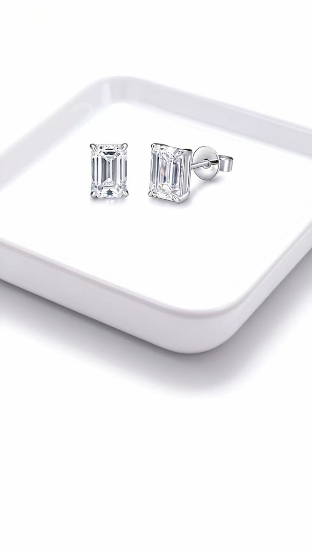Aetheris The Mirror Hall: Four-Prong Emerald Cut Lab-grown Diamond Studs E25020008