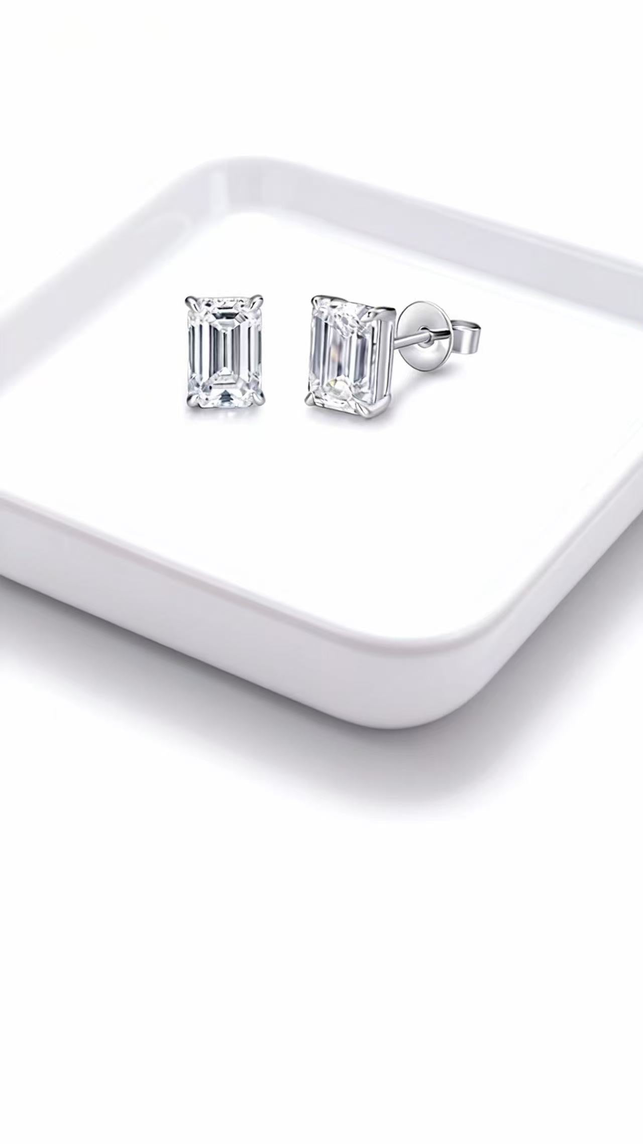 Aetheris The Mirror Hall: Four-Prong Emerald Cut Lab-grown Diamond Studs E25020008