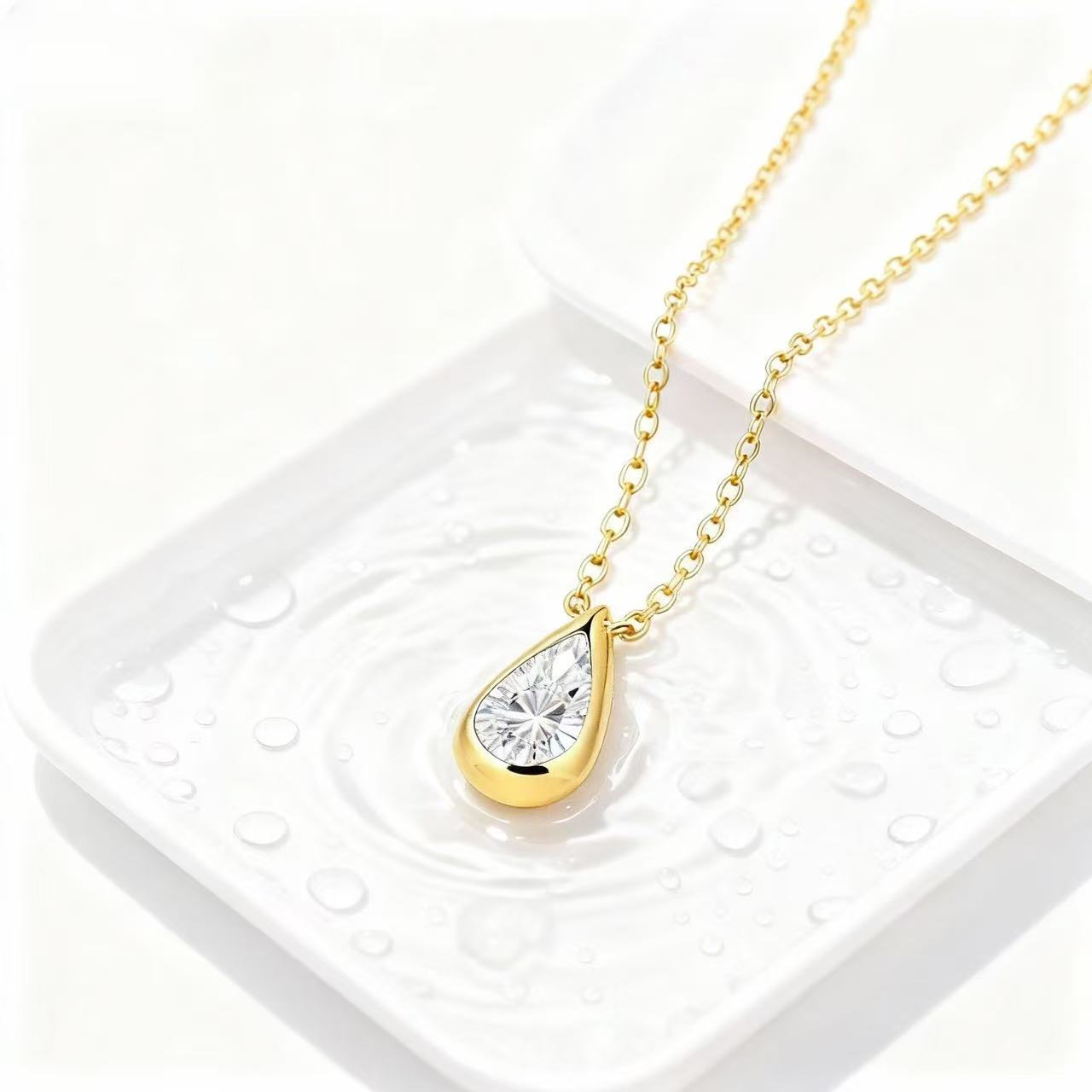 Aetheris Sleek Solitaire:  Pear Drop & Chain Set N25020004