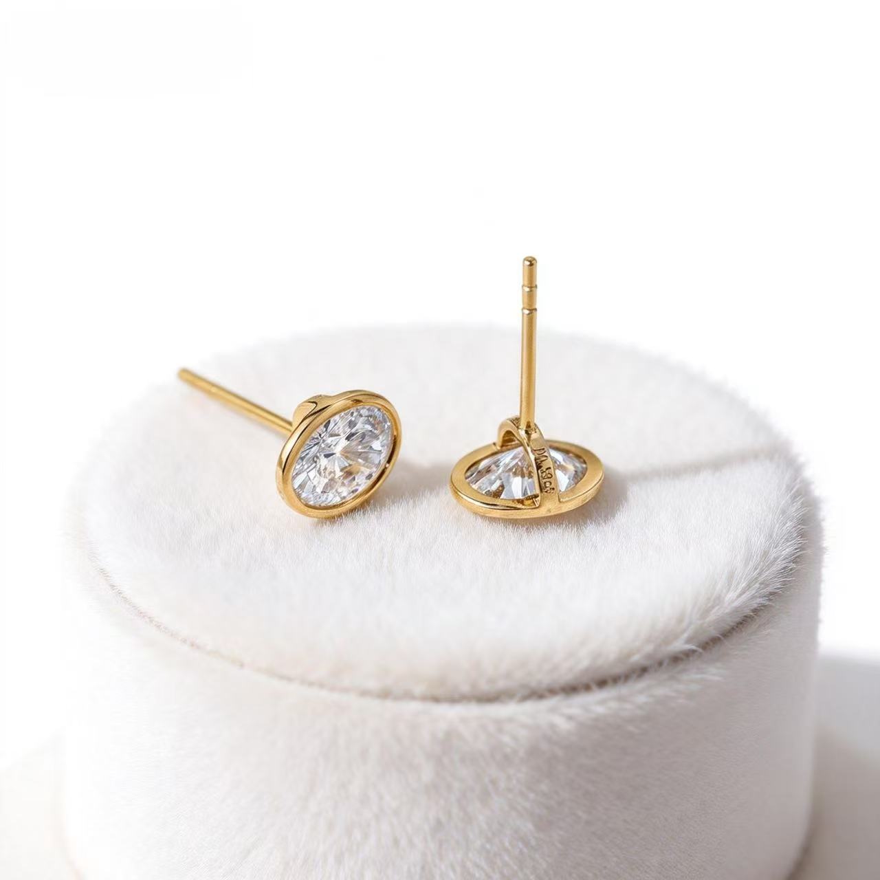 Aetheris Bezel Oval Stud Earrings E26020003