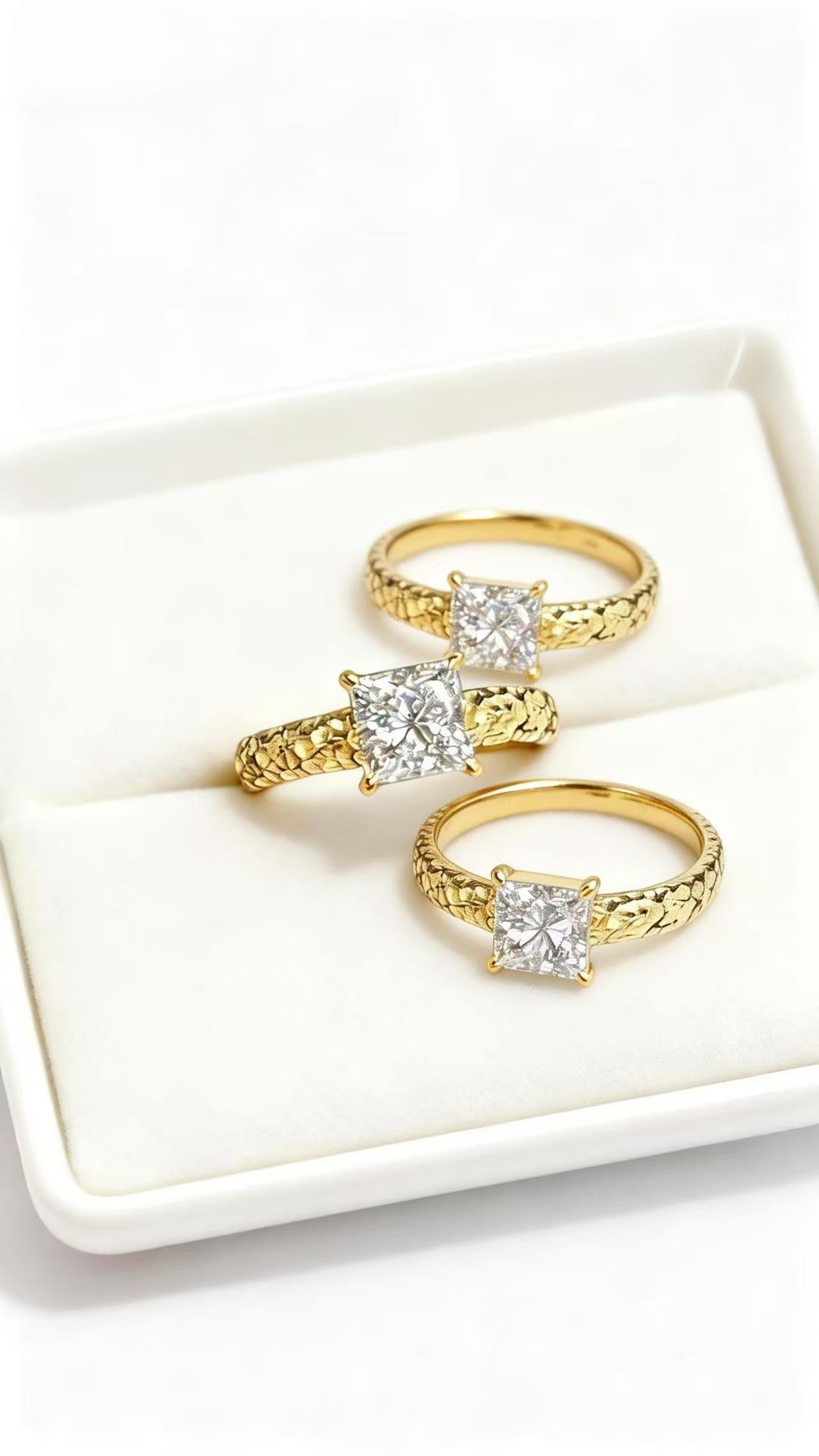 Aetheris Artisan Texture, Royal Sparkle: Hammered Princess Cut Ring R25020001