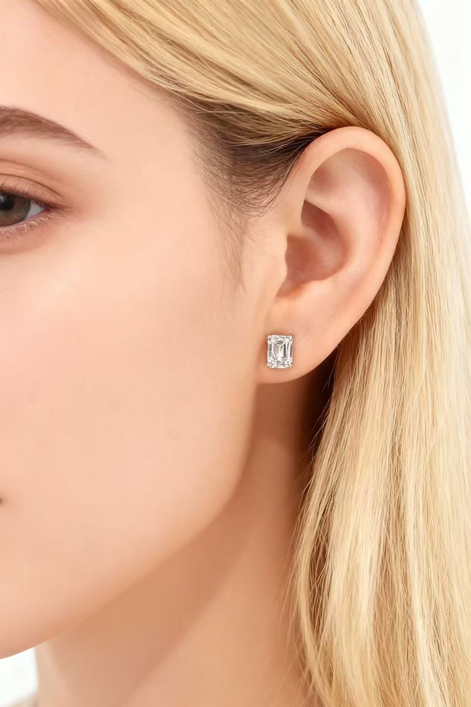 Aetheris The Mirror Hall: Four-Prong Emerald Cut Lab-grown Diamond Studs E25020008