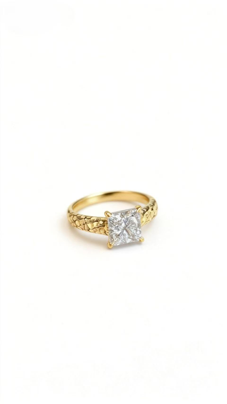 Aetheris Artisan Texture, Royal Sparkle: Hammered Princess Cut Ring R25020001