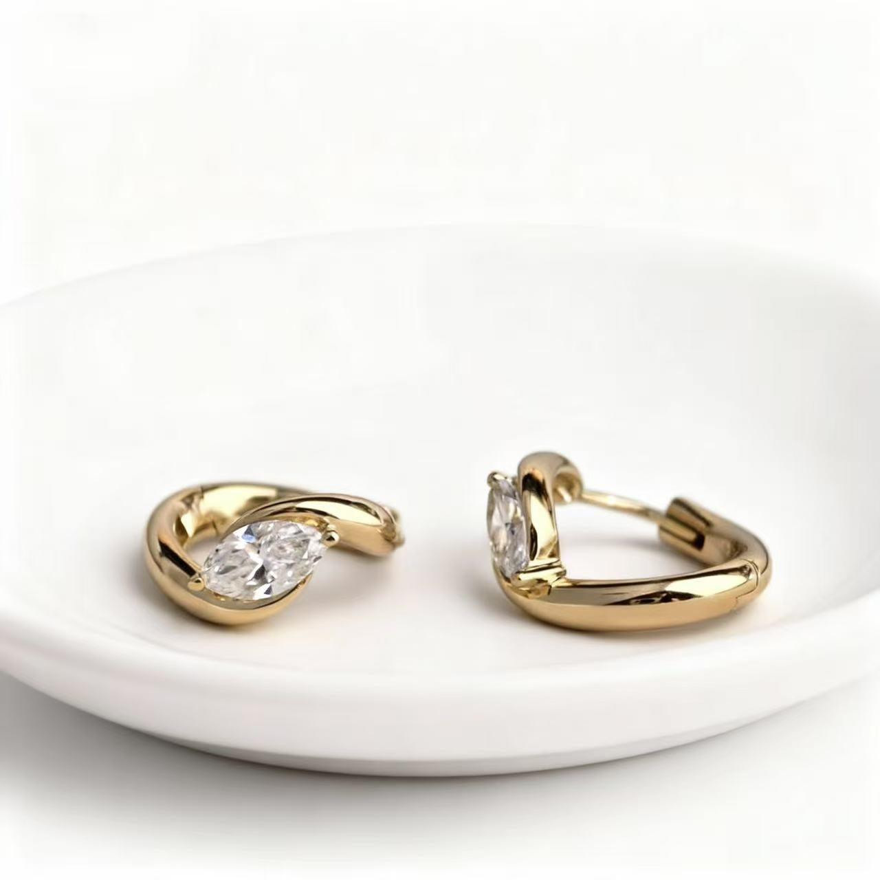 Aetheris Eternal Spiral: Marquise Cut Diamond Earrings E25020005