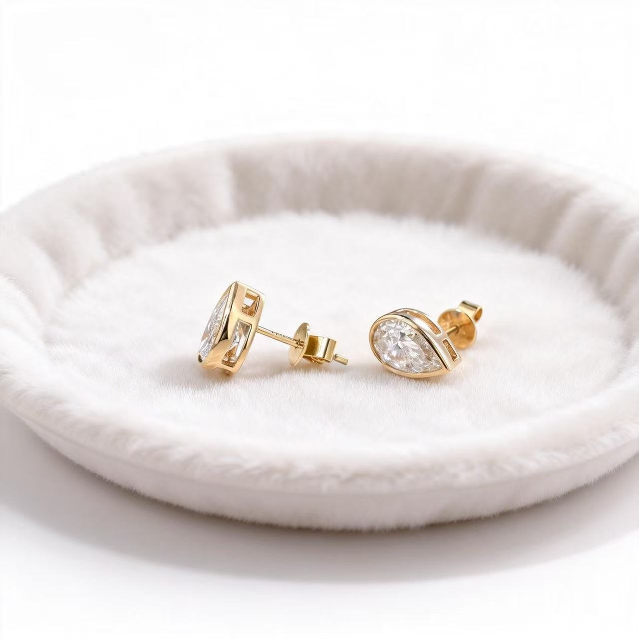 Aetheris Dewdrop Bezel Stud Earrings E26020002