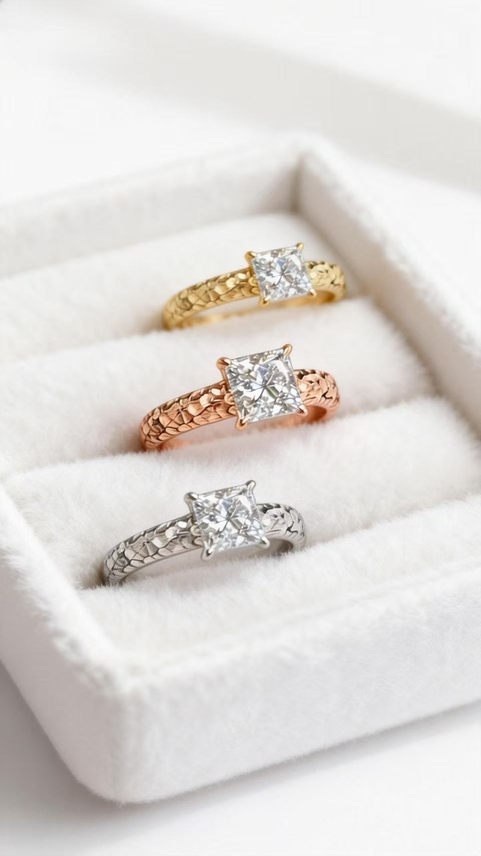 Aetheris Artisan Texture, Royal Sparkle: Hammered Princess Cut Ring R25020001