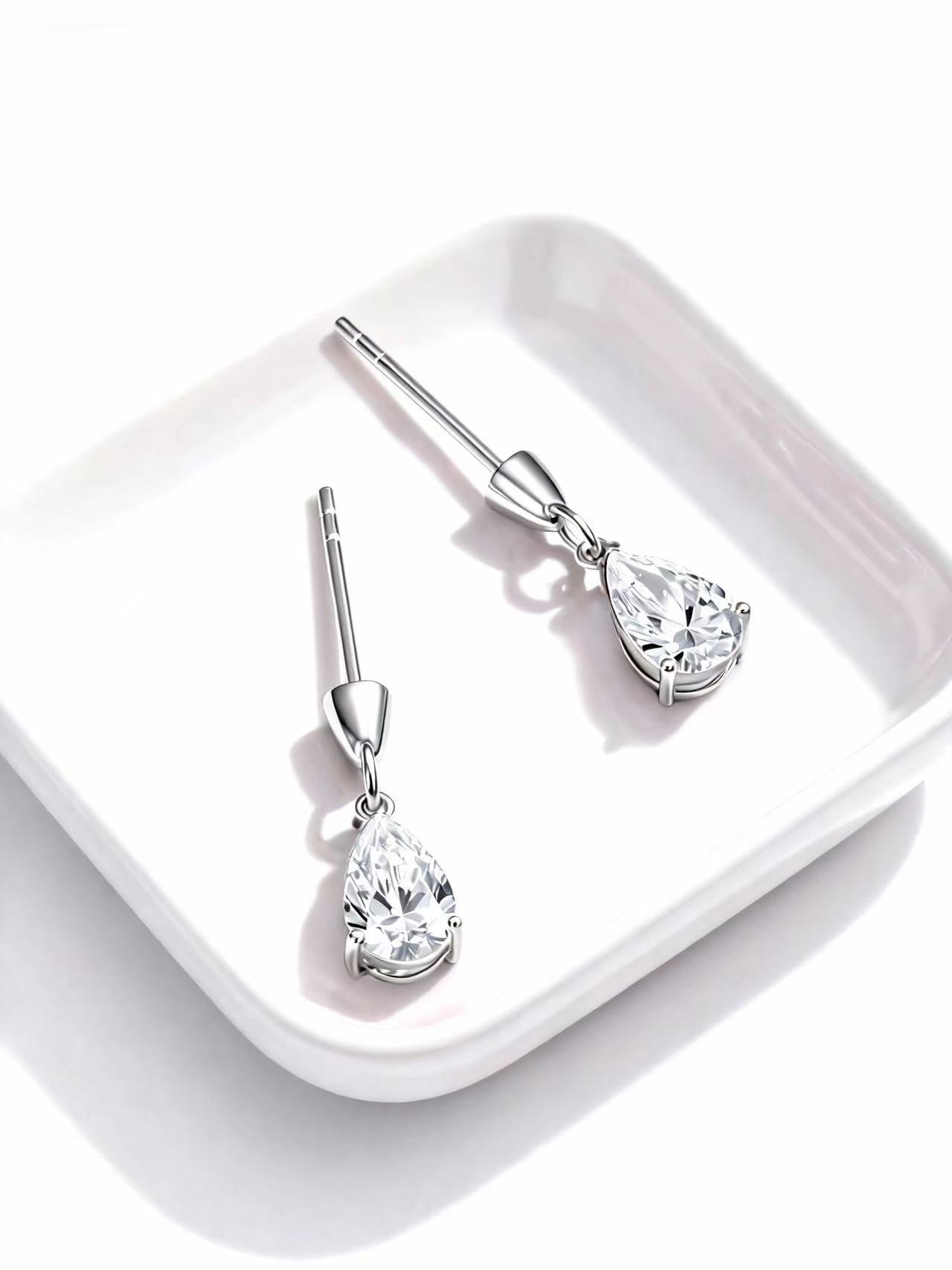 Aetheris A Single Tear of Light: Pear Cut Diamond Earrings E25020010