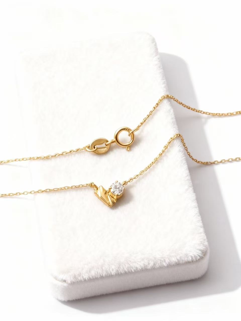 Aetheris A Heart of Light: Round Diamond Heart Pendant Set N25020010