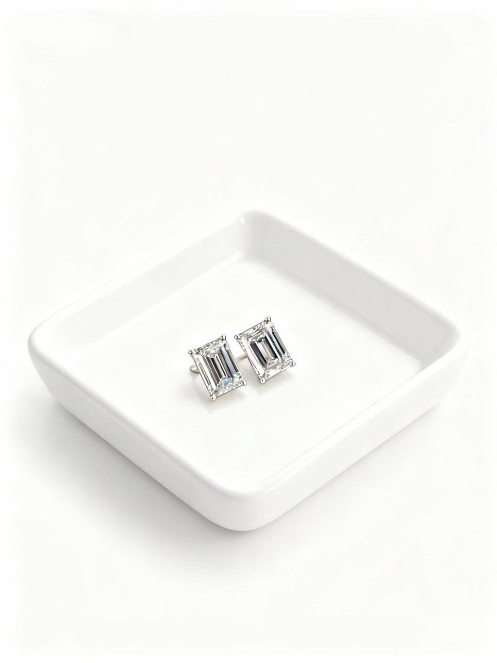 Aetheris The Mirror Hall: Four-Prong Emerald Cut Lab-grown Diamond Studs E25020008