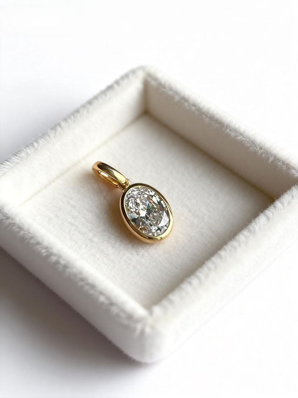 Aetheris A single point of light Ovail Pendant P26020001