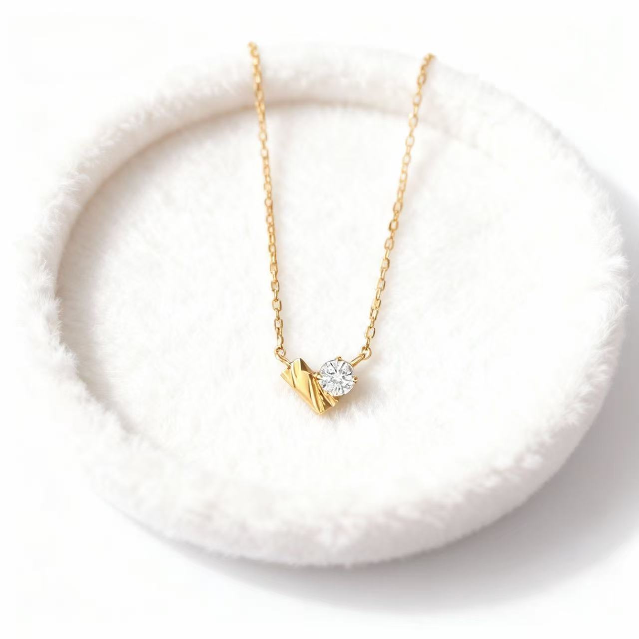 Aetheris A Heart of Light: Round Diamond Heart Pendant Set N25020010