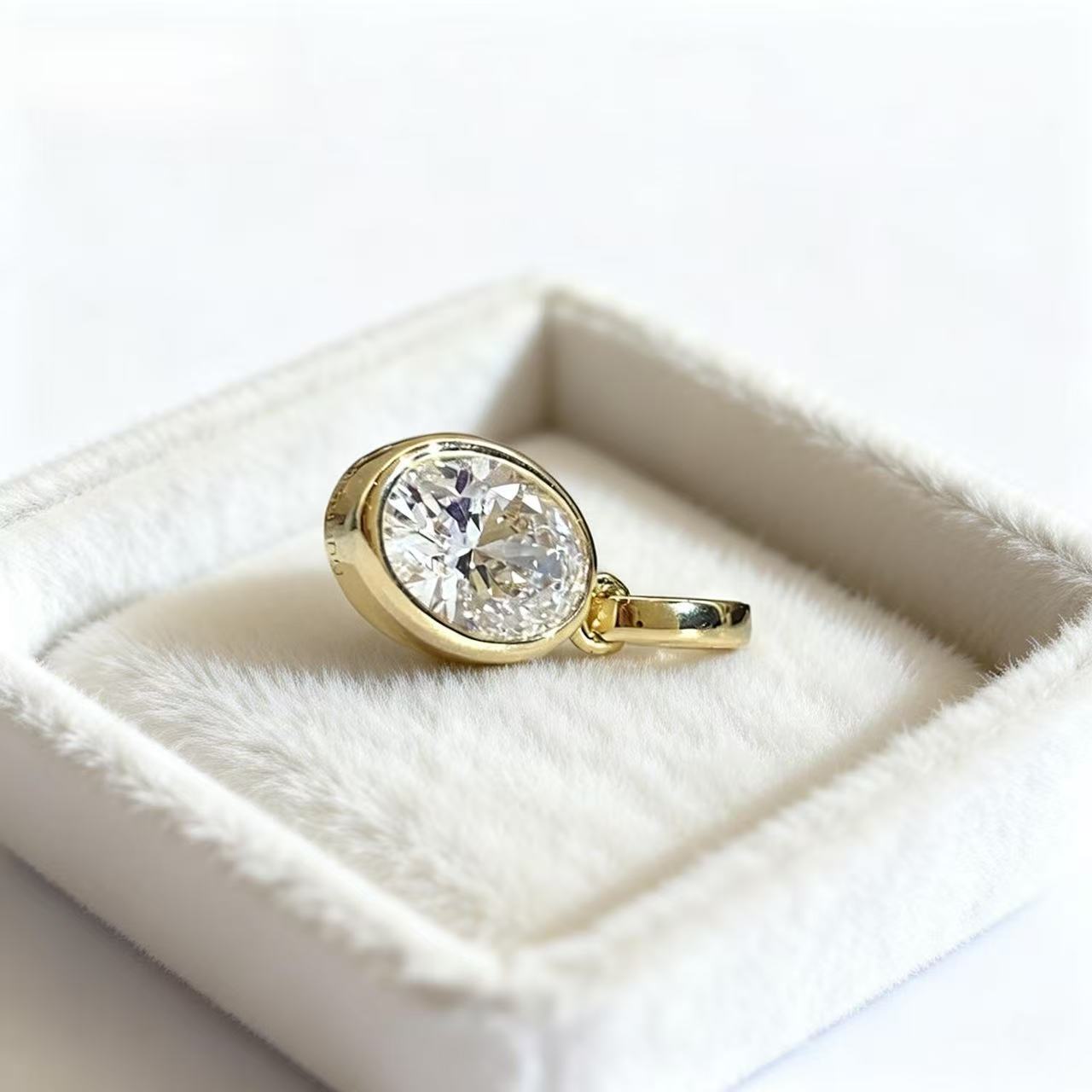 Aetheris A single point of light Ovail Pendant P26020001