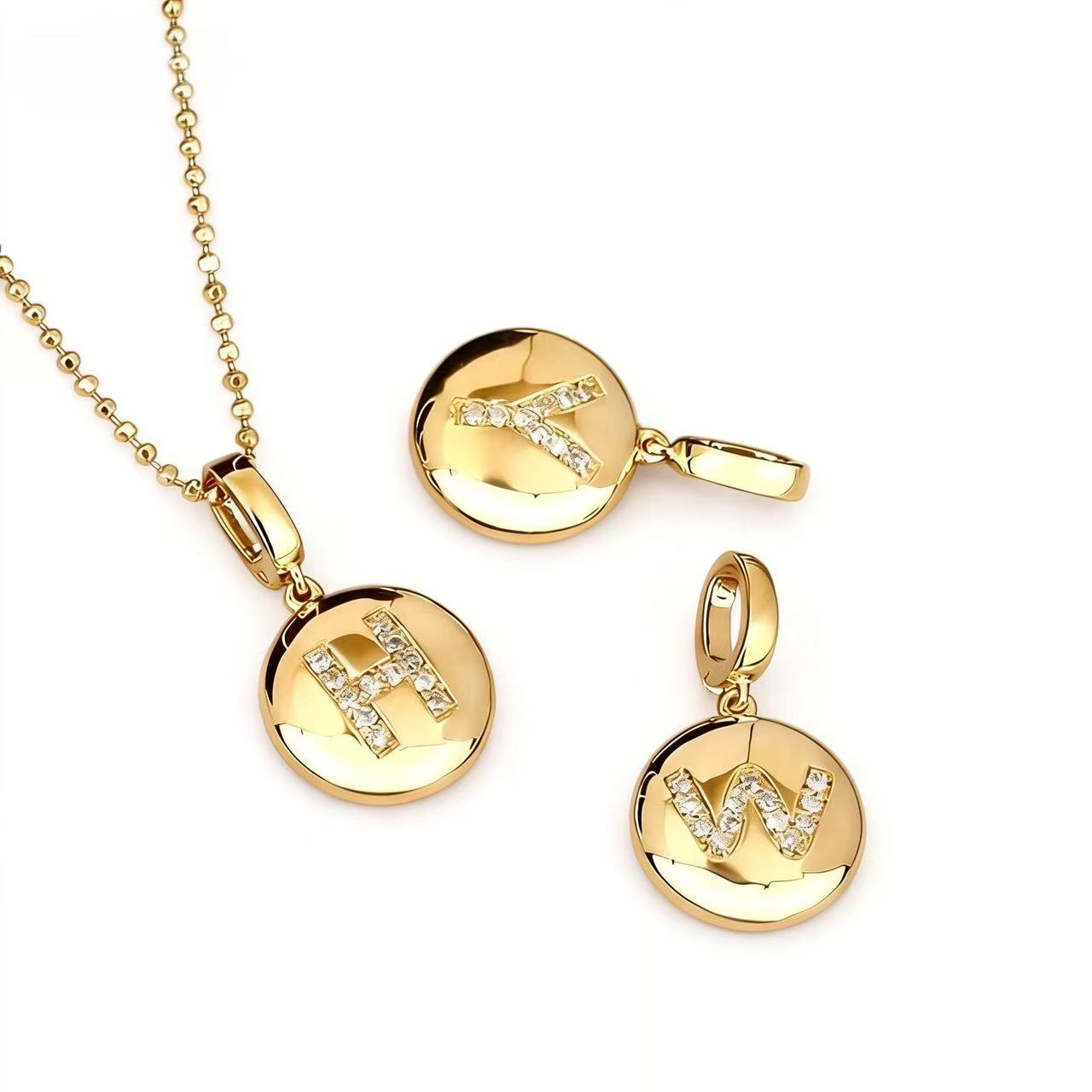Aetheris Personalised Brilliance: Round Diamond Initial Pendant P25755001