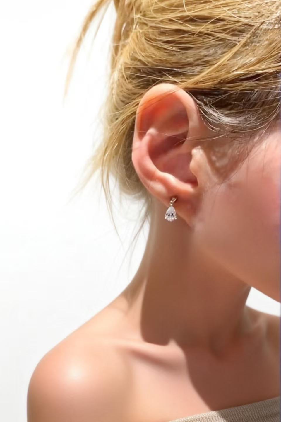 Aetheris A Single Tear of Light: Pear Cut Diamond Earrings E25020010