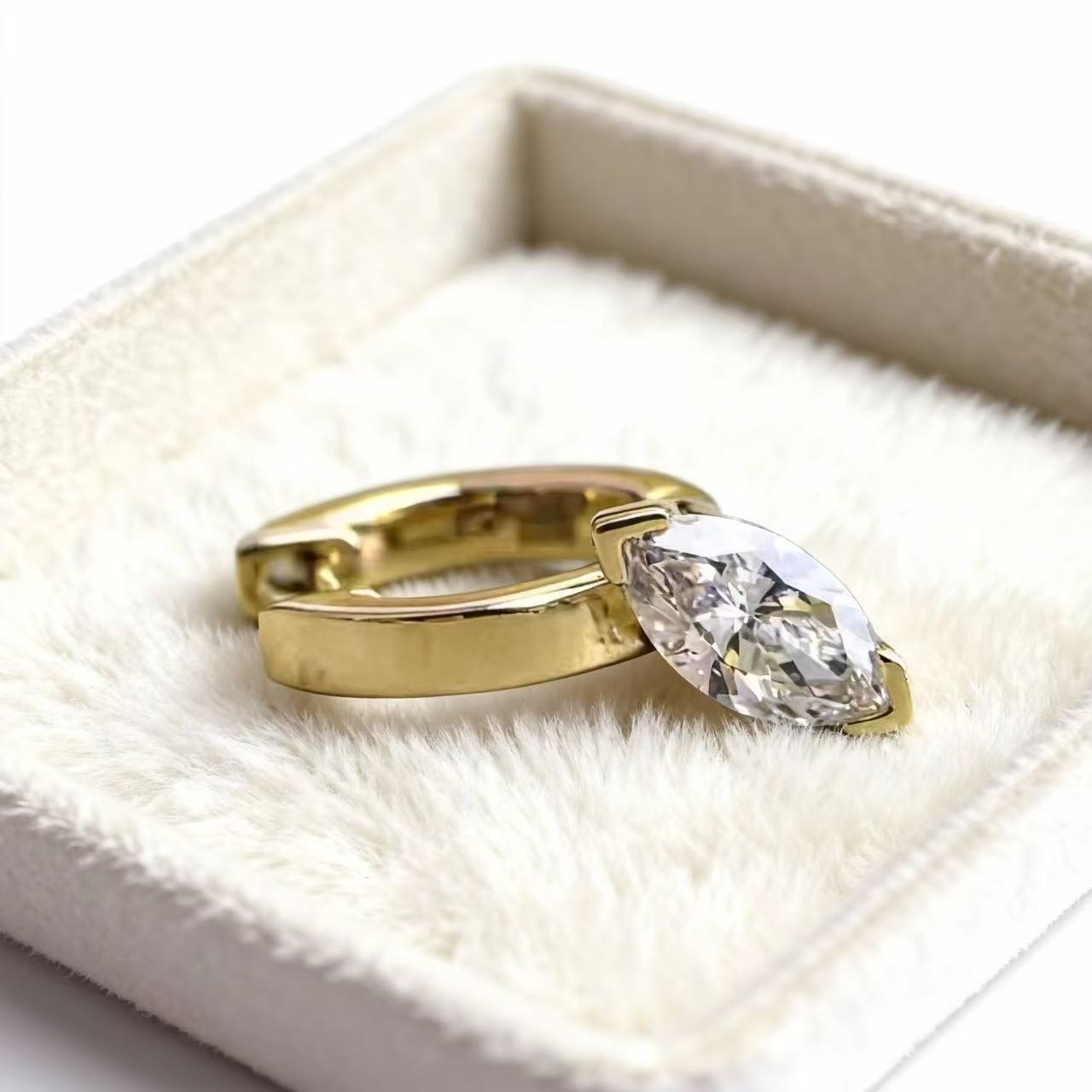 Aetheris Destined Pair: Marquise & Pavé Mismatched Earrings E25020013