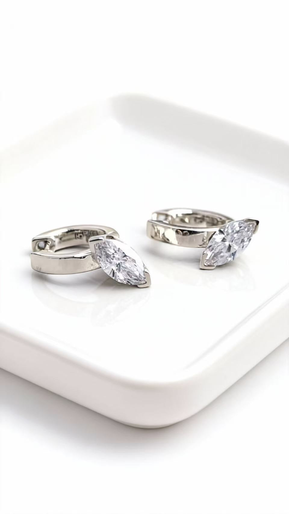 Aetheris Destined Pair: Marquise & Pavé Mismatched Earrings E25020013