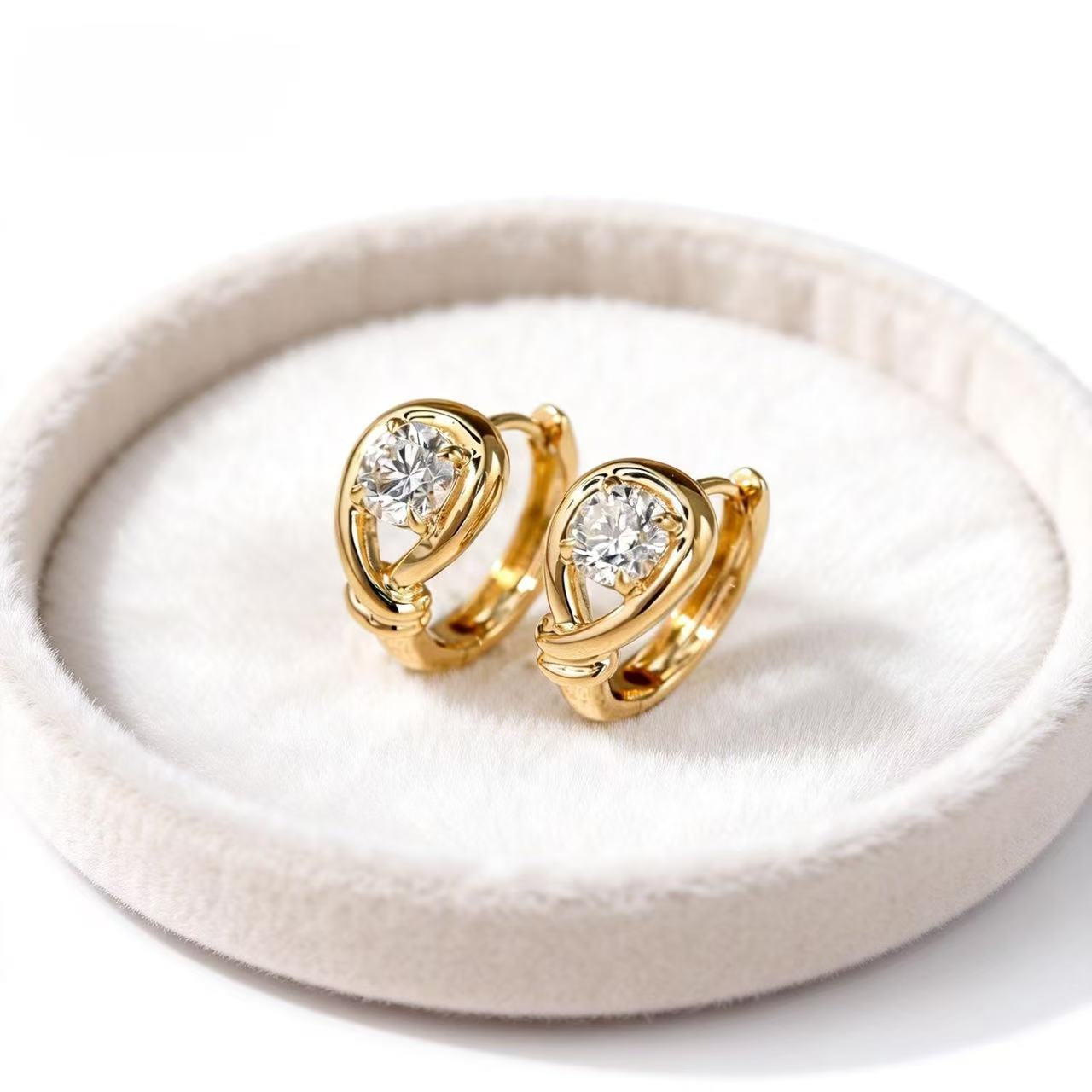 Aetheris Rope Knot Diamond Huggie Earrings E26020001