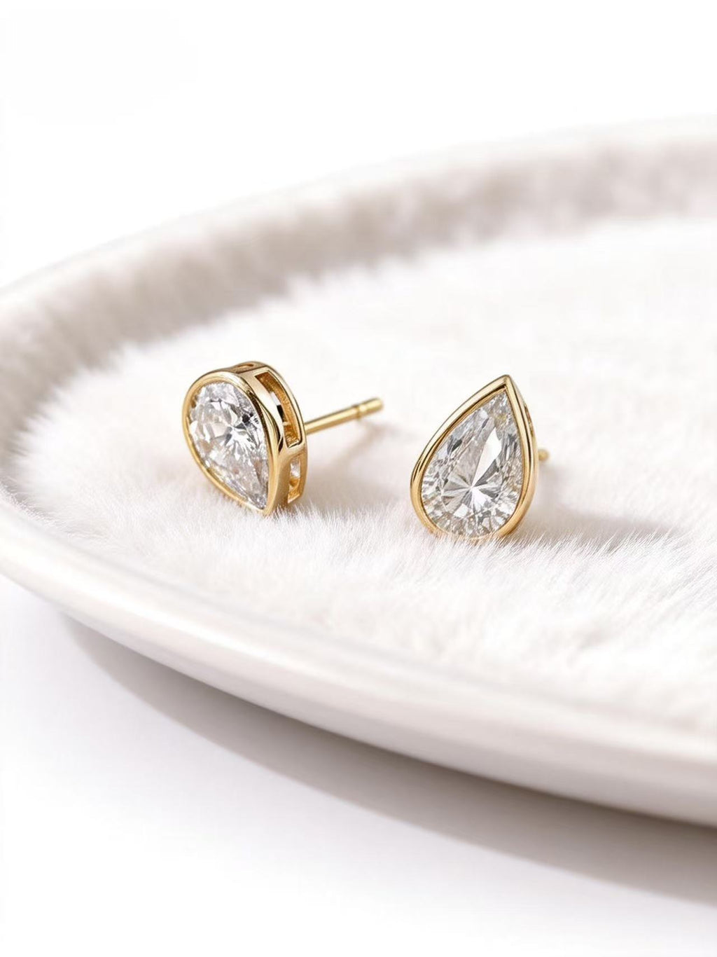 Aetheris Dewdrop Bezel Stud Earrings E26020002