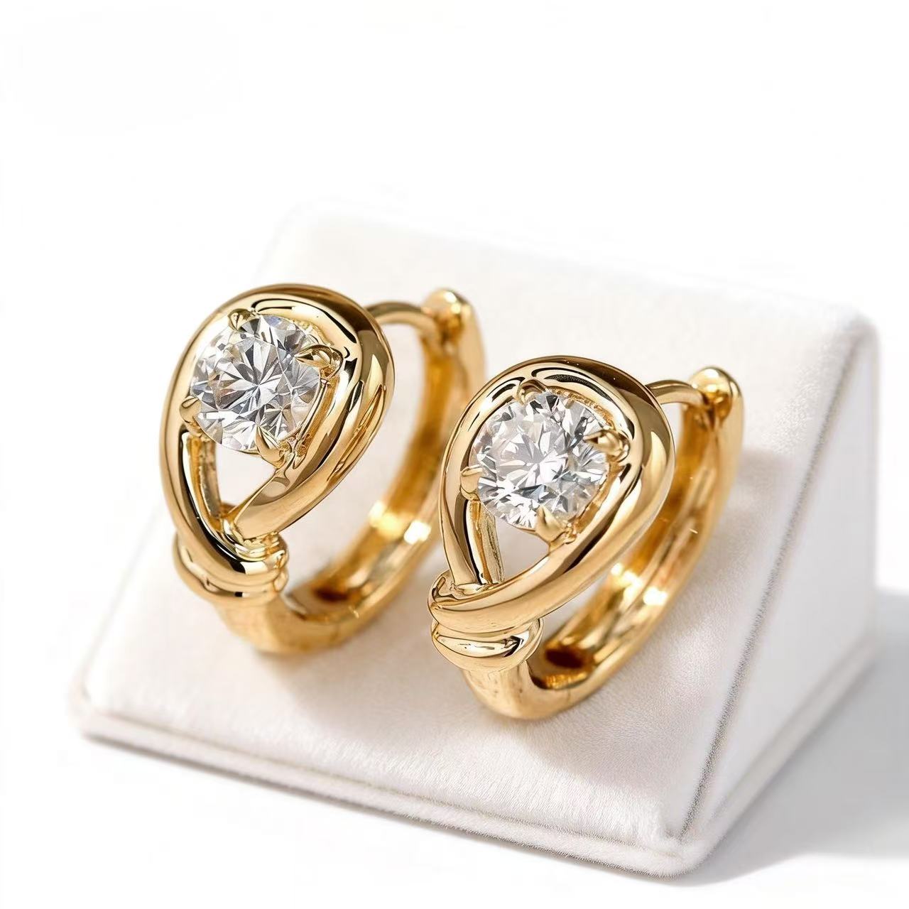 Aetheris Rope Knot Diamond Huggie Earrings E26020001