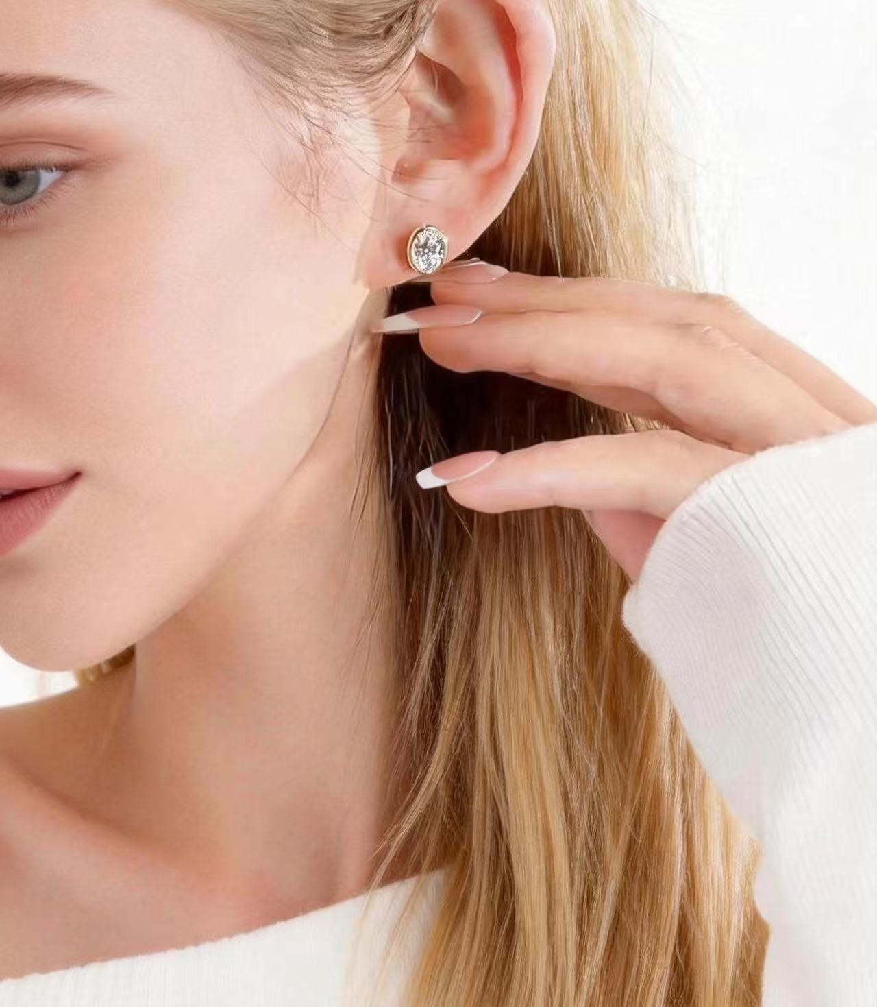 Aetheris Bezel Oval Stud Earrings E26020003