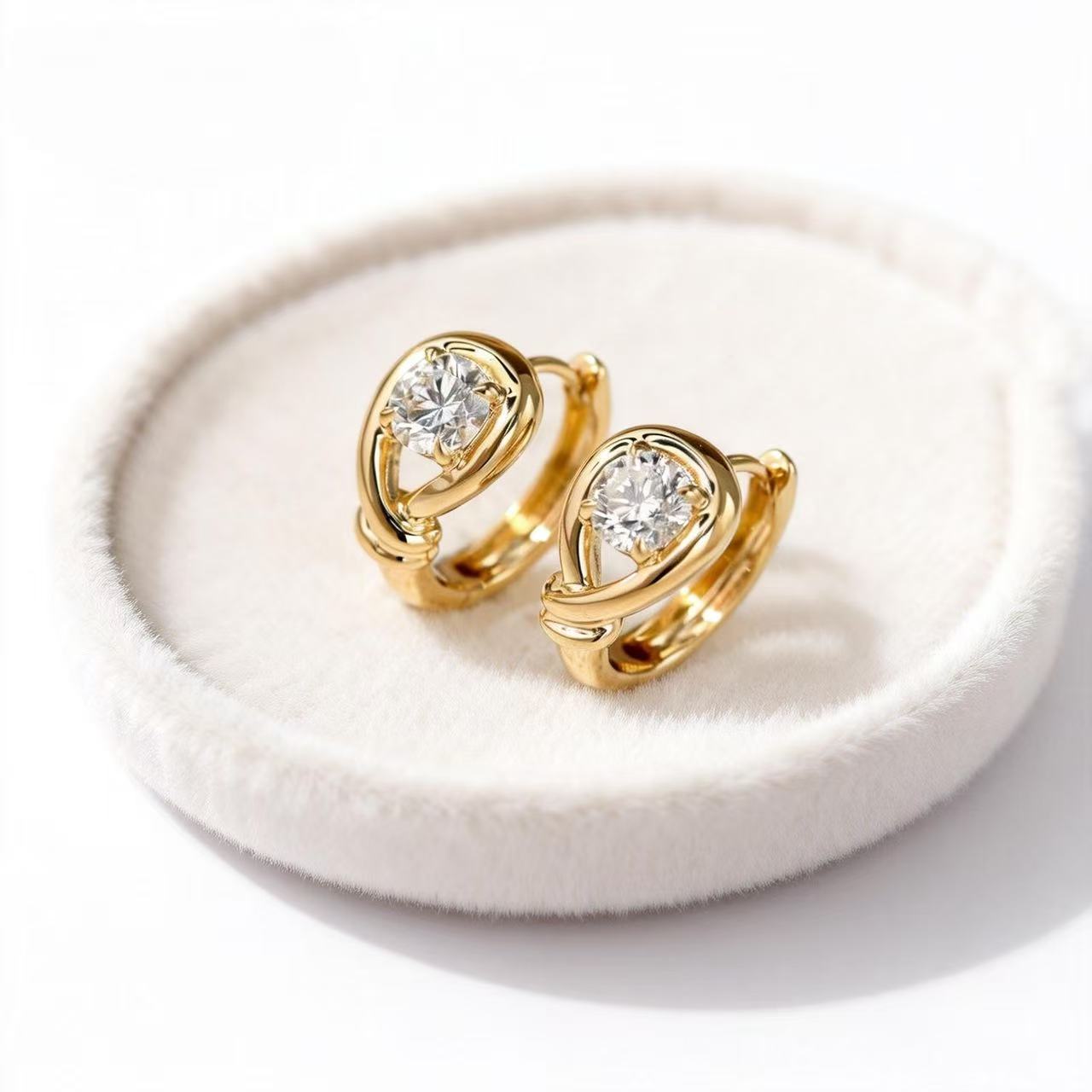Aetheris Rope Knot Diamond Huggie Earrings E26020001
